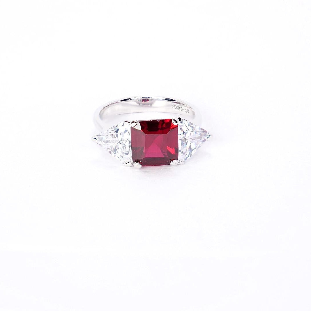 RING WITH CENTRAL STONE AND SIDE TRIANGLES
