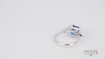 RING WITH CENTRAL STONE AND SIDE TRIANGLES